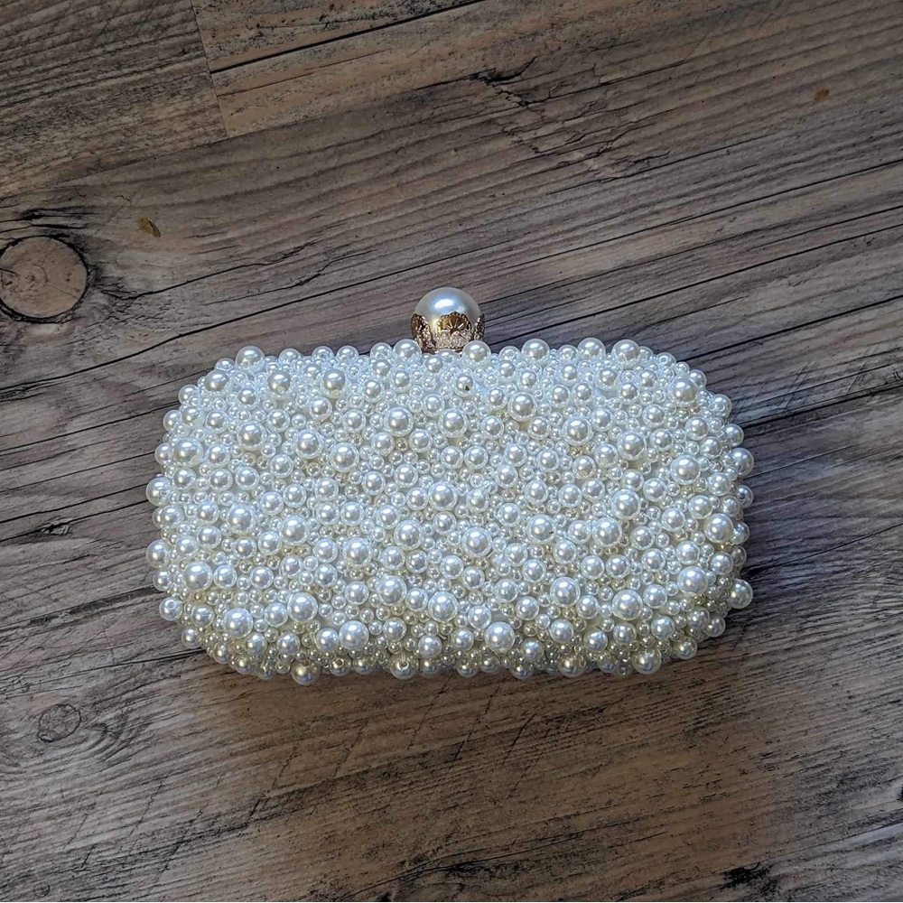 EUC faux pearl and gold tone bridal purse